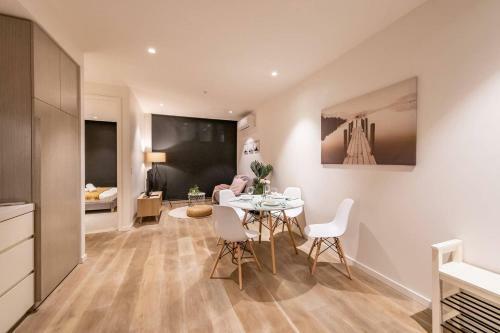 Stunning Opera Apartment-st Kilda Rd