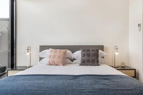 Luxe 3-bed Apartment Near Lygon St Bars And Dining