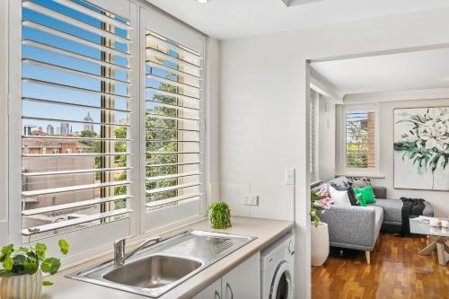 Oversized Apartment Close To City, Parks, Mcg