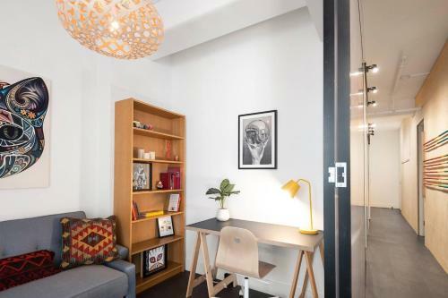 Spacious Designer Warehouse Melbourne Cbd Apartment