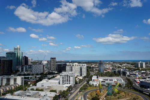 Apartamento Modern 2bd W City Views Pool Gym And Rooftop