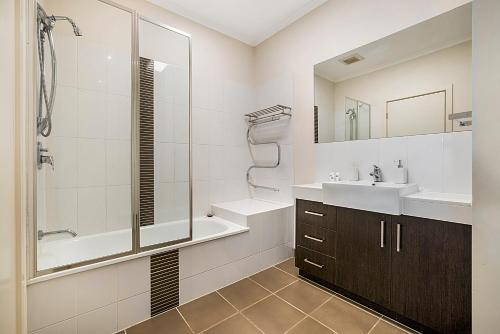 Apartamento Stunning 2-bed Unit With Bbq Patio Near Dining