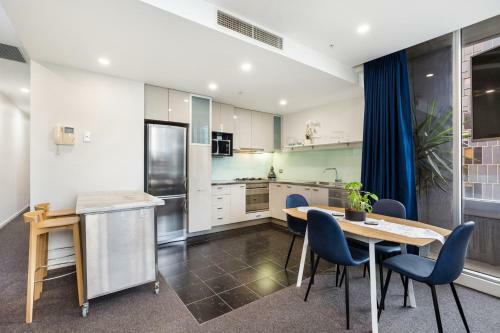 Central Melbourne Cbd Apartment With Gym And Pool