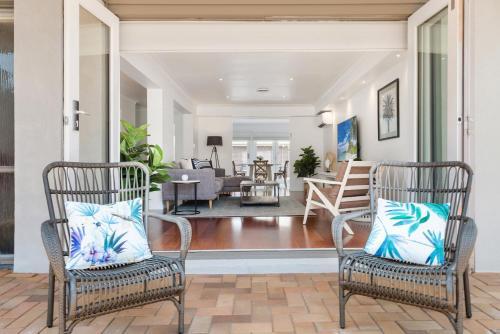 Coastal, Family-sized Getaway In Beachside Locale