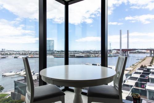 Apartamento 2bd Apt W Stunning Views In High Rise - Docklands