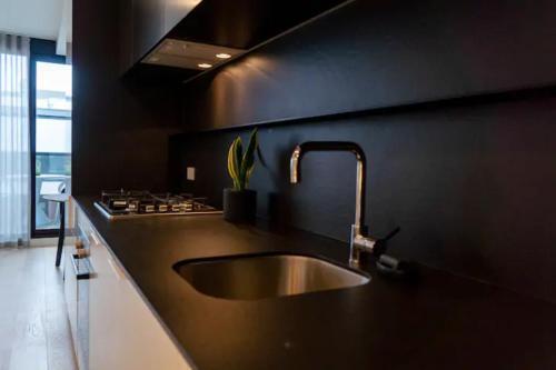 Modern 1 Bedroom Apartment South Yarra