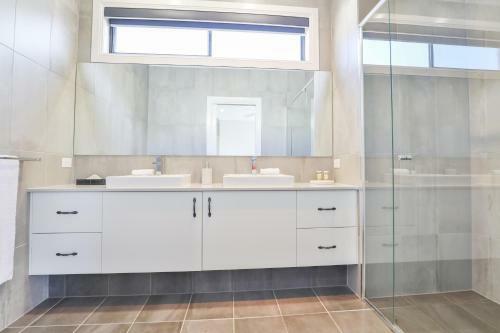 Indulge Luxury Homes - Dockside Marina