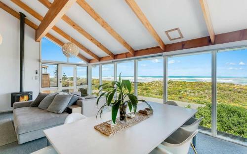 Middleton 'glass House' By The Ocean