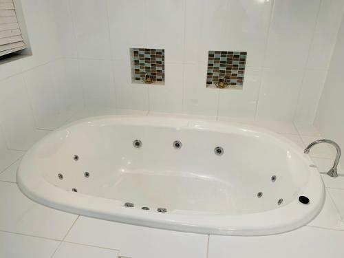 Bed & Breakfast The Silvermoon Villa-private Villa
