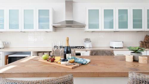 Arabella - Stylish Seaside Sanctuary With Views