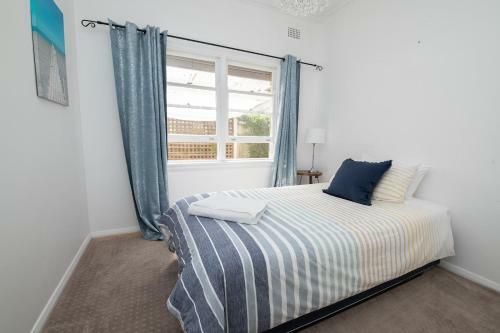 Hillcrest Light Filled Home With Stunning Garden