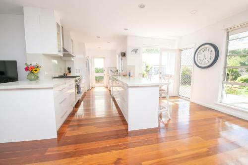 Hillcrest Light Filled Home With Stunning Garden