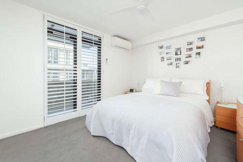 Apartamento Modern Bronte Apt. W/ Ocean Views, Just Minutes Walk To Beach!