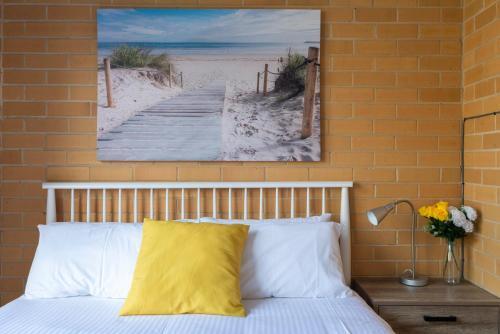 Relaxed Coastal Getaway // Moments To Waterfront
