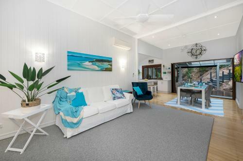 Gorgeous Home 3 Mins To Strand