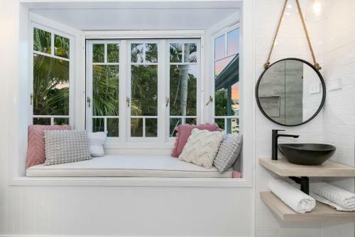 Gorgeous Home 3 Mins To Strand