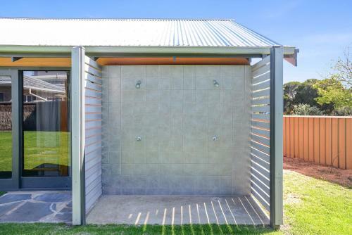 Victor Harbor Beachfront Bliss + Wifi
