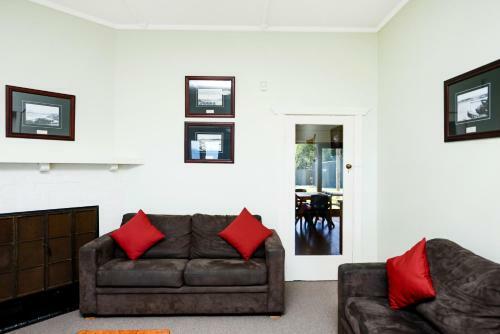 Victor Harbor Beachfront Bliss + Wifi