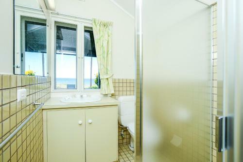 Victor Harbor Beachfront Bliss + Wifi