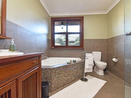 Wangi Waterfront Delight 4br Waterfront Reserve Home