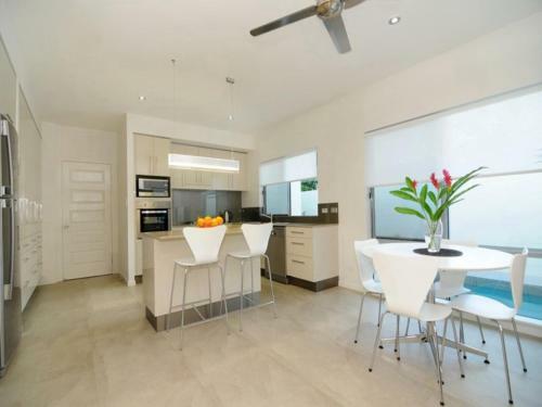 Beach Retreat - Palm Cove