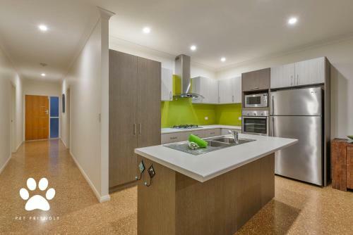 1 Kestrel Place - Great House With A Massive Garage