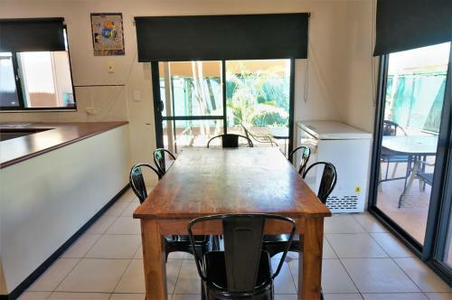 Ningaloo Breeze Villa 9 - 3 Bedroom Fully Self-contained Holiday Accommodation