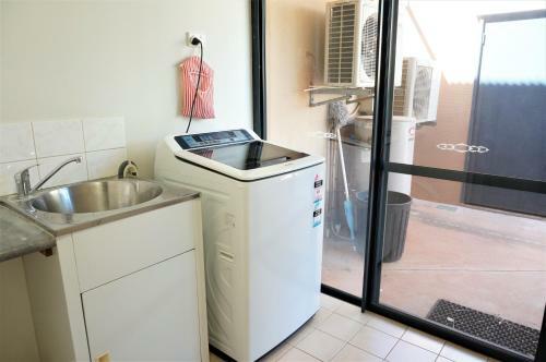 Ningaloo Breeze Villa 9 - 3 Bedroom Fully Self-contained Holiday Accommodation