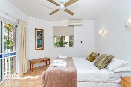 Sand Cay Apartments