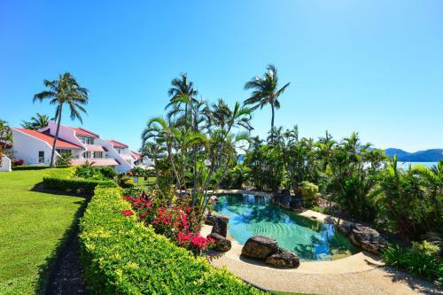 Bella Azure Two Bedroom Two Bathroom Spacious Ocean-view Apartment With Golf Buggy
