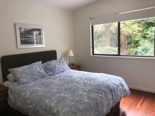 Bluewater 36 - Rainbow Shores - Walk To Beach, Pool, Aircon