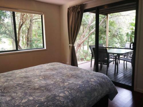 Bluewater 36 - Rainbow Shores - Walk To Beach, Pool, Aircon