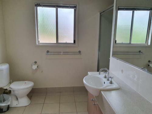 Unit 2,15 Carlo Road- Rainbow Beach - Pool, Air Conditioning, Sleeps 6