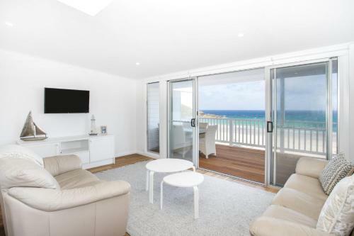 Pa's Beach House - Apartment 2