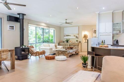 Noosa Rainforest Escape - Asian Influences