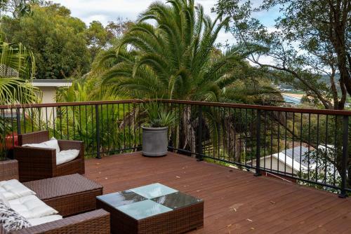 Stylish Renovated Home - Ocean Views - Fireplace
