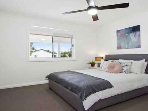 Heartland And Burrows - 450m To Beach