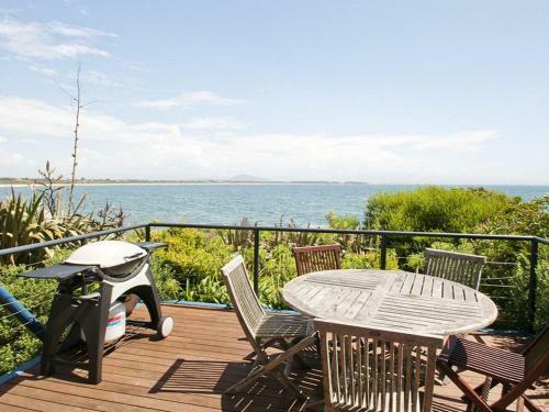Villa Mer - Stylish Waterfront Accommodation