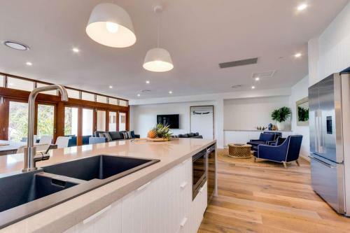 Sapphire Seas Beach House
