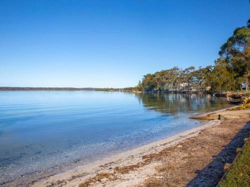 Tranquility Absolute Waterfront - Pet Friendly - 10 Mins To Hyams Beach