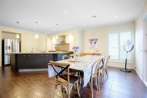 Magnificent Lux Stay@mont Albert 4br/wifi/garage