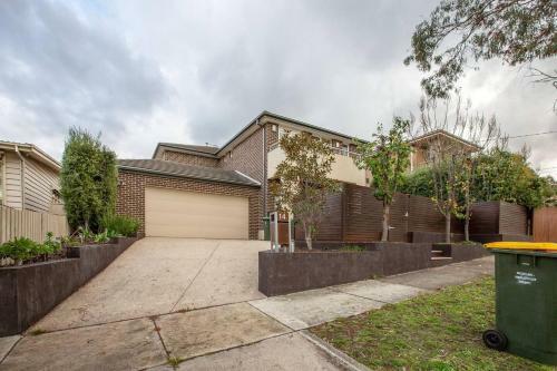 Magnificent Lux Stay@mont Albert 4br/wifi/garage