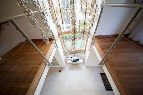 This Lofttownhouse Is Spacious, Flooded With Natural Light