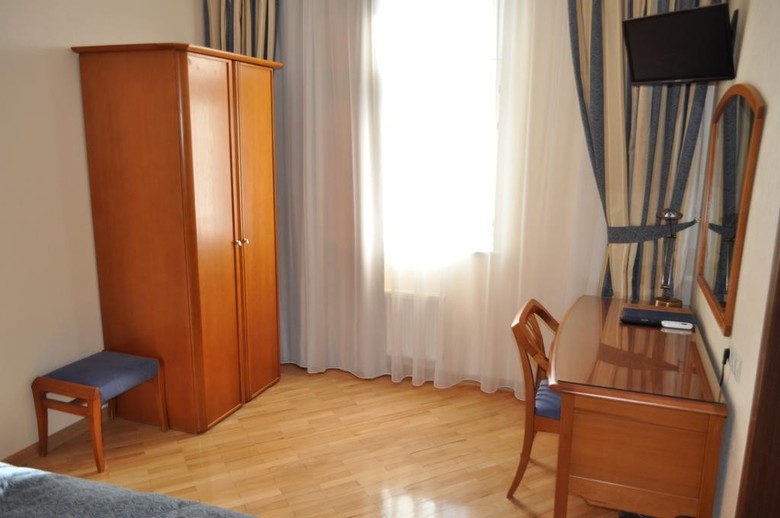 Ozerkovskaya Hotel