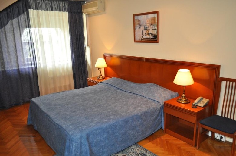 Ozerkovskaya Hotel