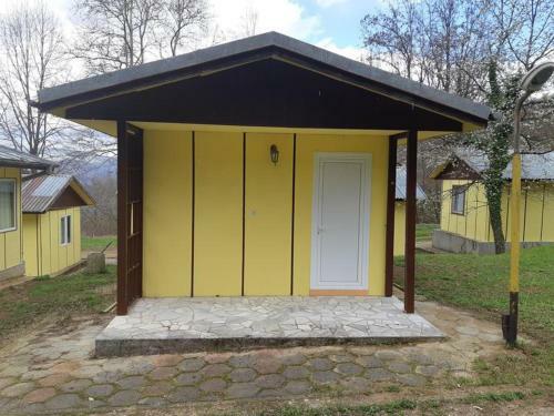 Lovely Bungalow In Pretty Area Place