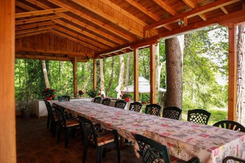 Lovely Bungalow In Pretty Area Place