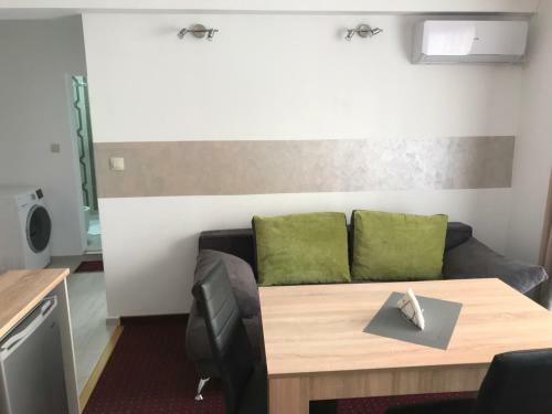 Hostal Guest House Theona