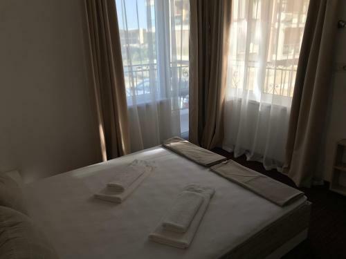 Hostal Guest House Theona