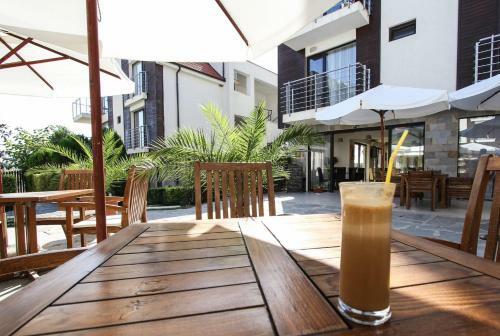 Seaside Garden 2 Bedroom Apartment For 4+1 Pax